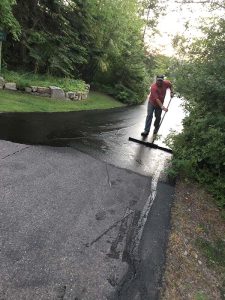 seal coating asphalt driveway